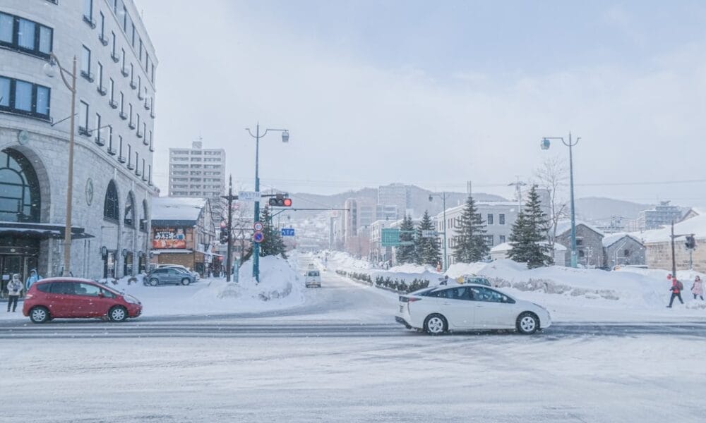 Photo 1 Smartphone 2 Network towers