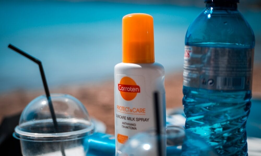 Photo Sunscreen bottle